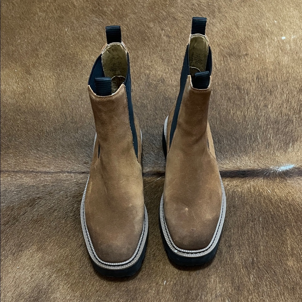 Women’s Brown Chelsea Boots SZ 8